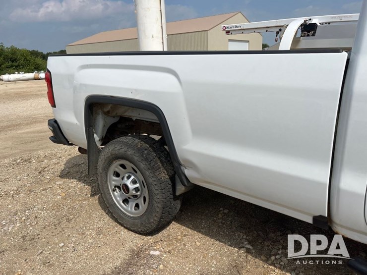 2017-gmc-3500-image-19