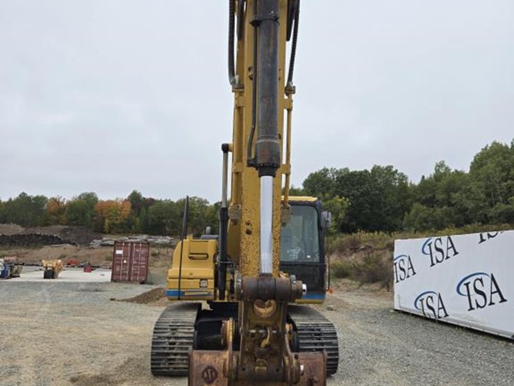 2011-caterpillar-320d-image-8