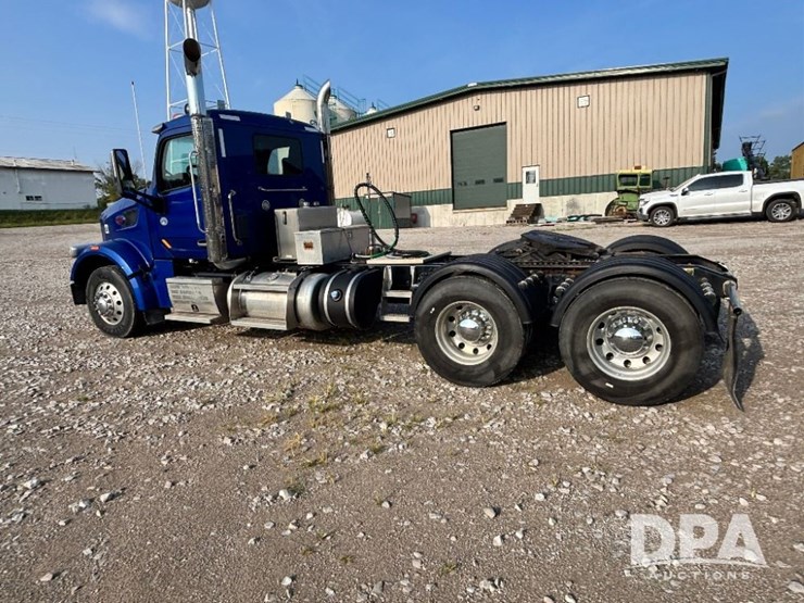 2019-peterbilt-567-image-16