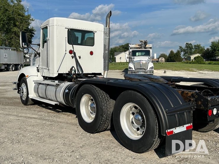2013-kenworth-day-cab-truck-(pz13878,-unit-128)-image-3