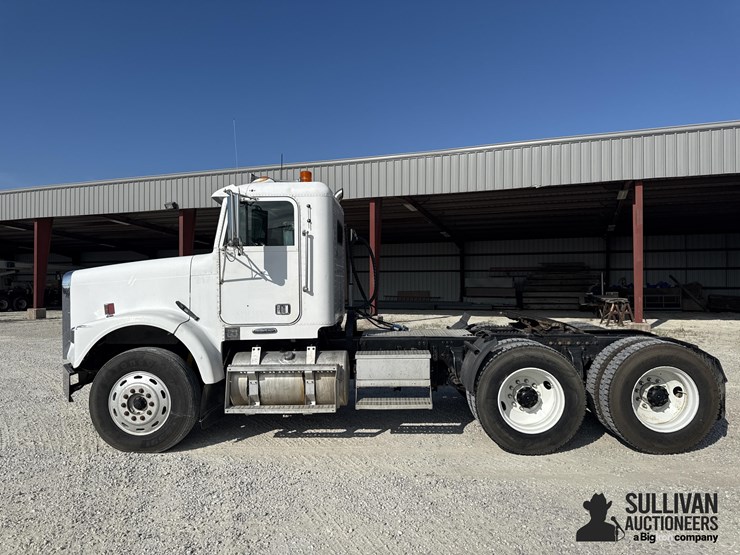 2000-freightliner-fld120-image-8