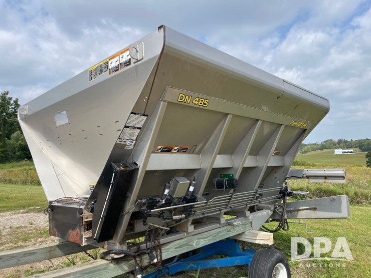 2019-john-deere-485-image-11