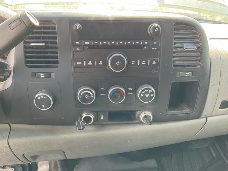 2013-chevrolet-silverado-2500-image-61
