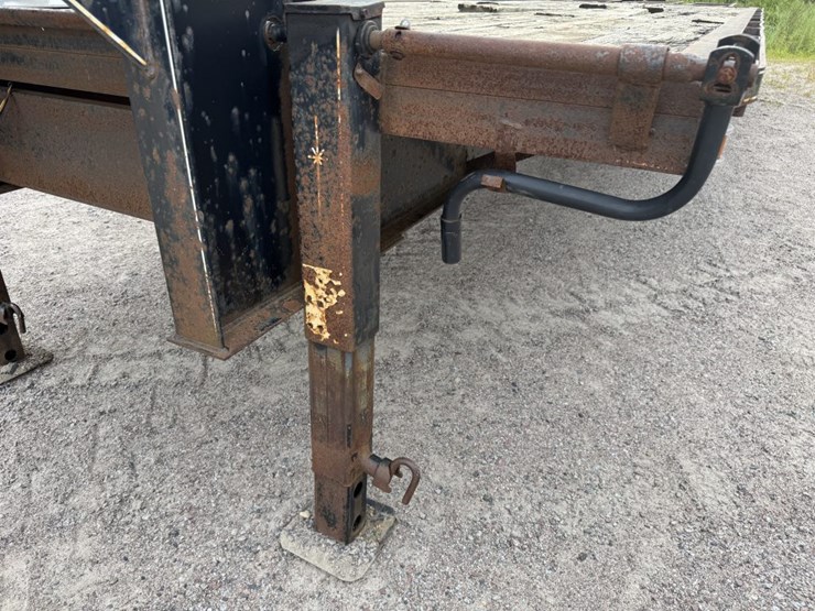 #1083-•-2001-delta-tandem-axle-gooseneck-trailer-image-12