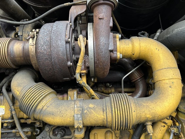 2014-deere-824k-image-56