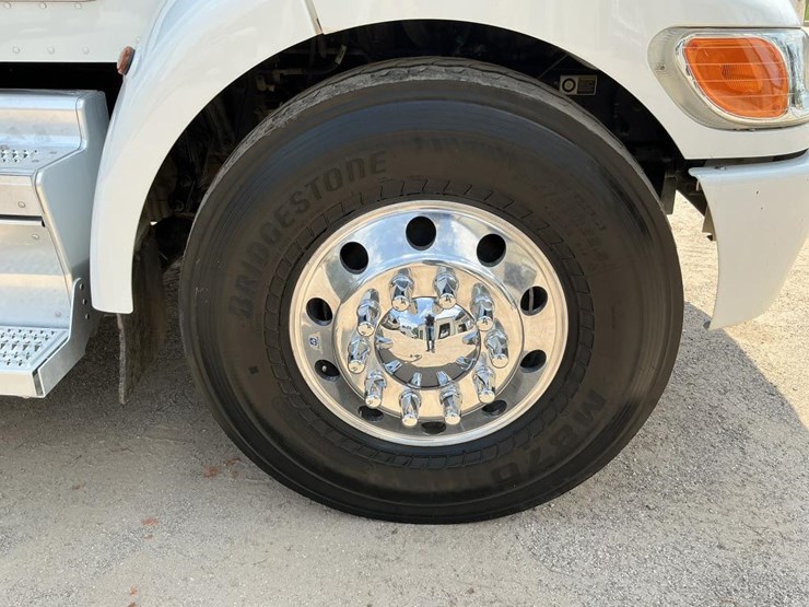 2020-peterbilt-337-image-13