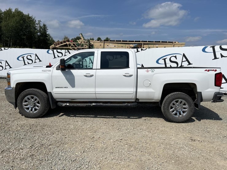 2018-chevrolet-2500-image-2