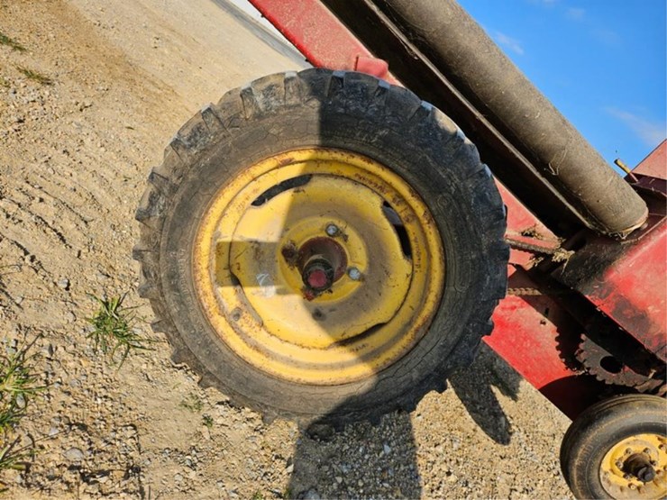 new-holland-144-image-15