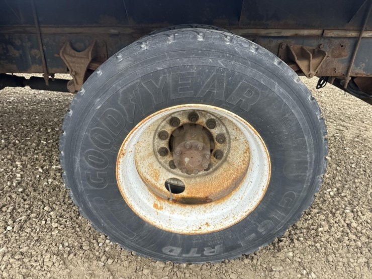 2005-international-durastar-4200-image-38