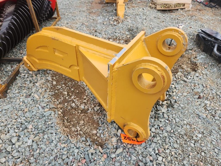 caterpillar-320-image-2