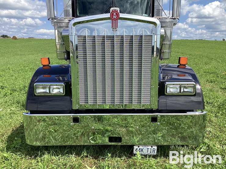 2024-kenworth-w900l-image-11