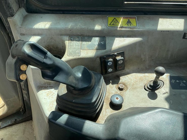2012-caterpillar-d6t-lgp-image-59