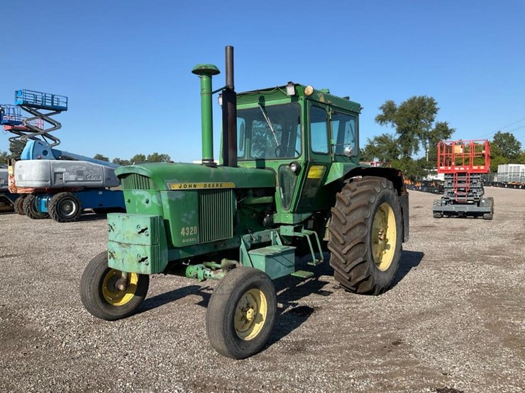 1972-john-deere-4320-image-1