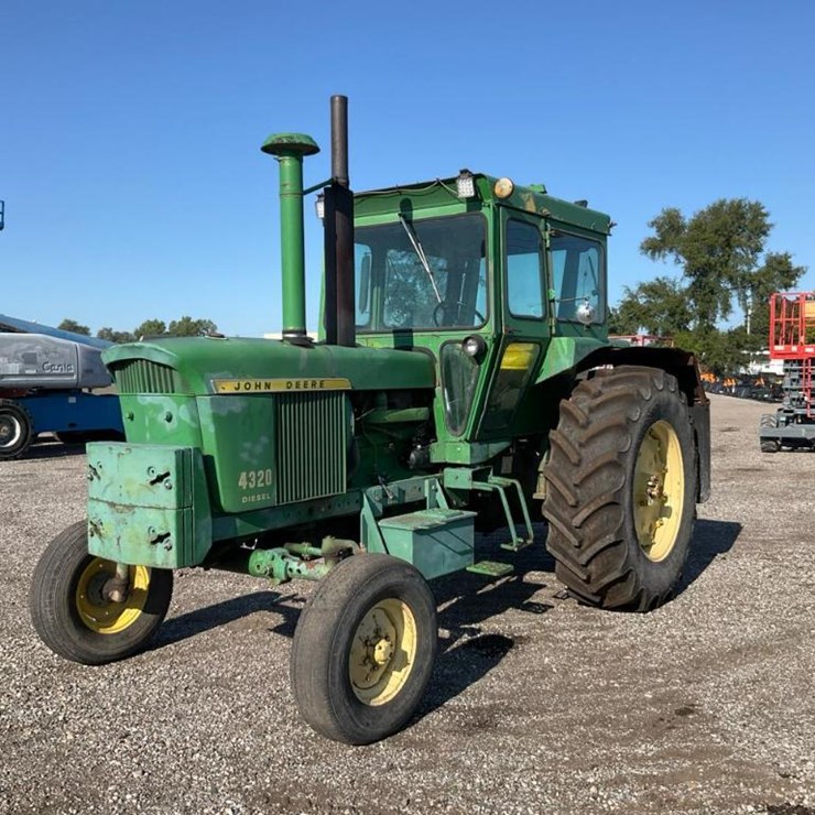 1972 JOHN DEERE 4320