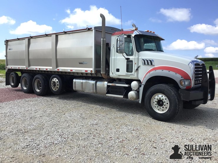 2012-mack-granite-gu713-image-9