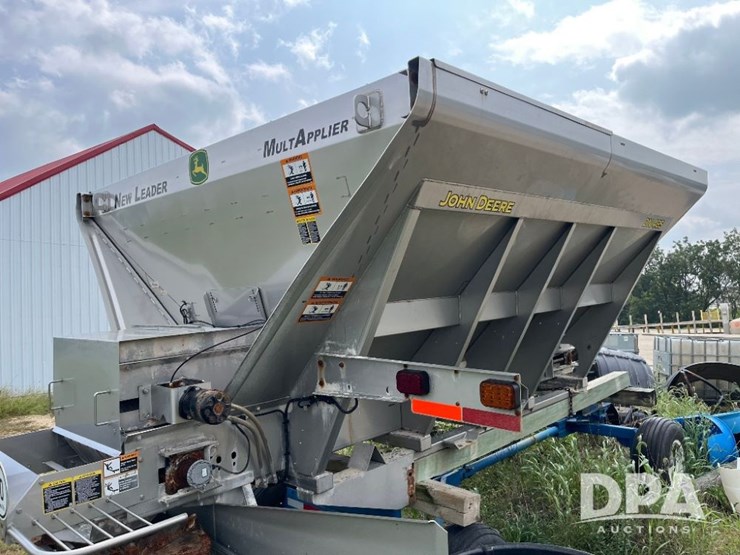 2019-john-deere-485-image-25