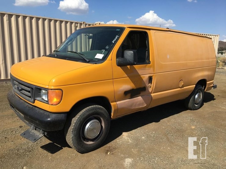 2004-ford-e250-image-1