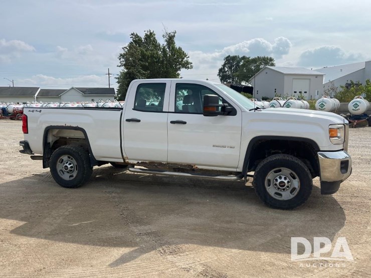 2015-gmc-2500-image-6