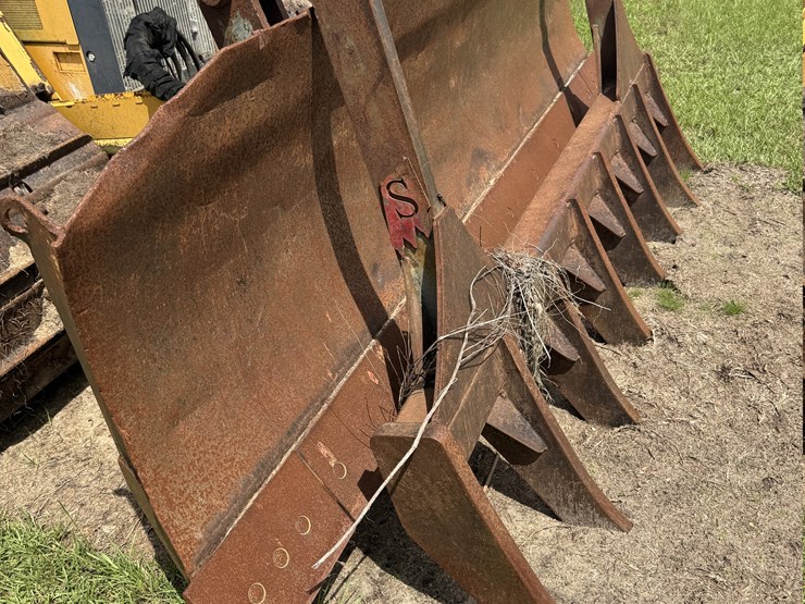 2011-deere-650j-image-10