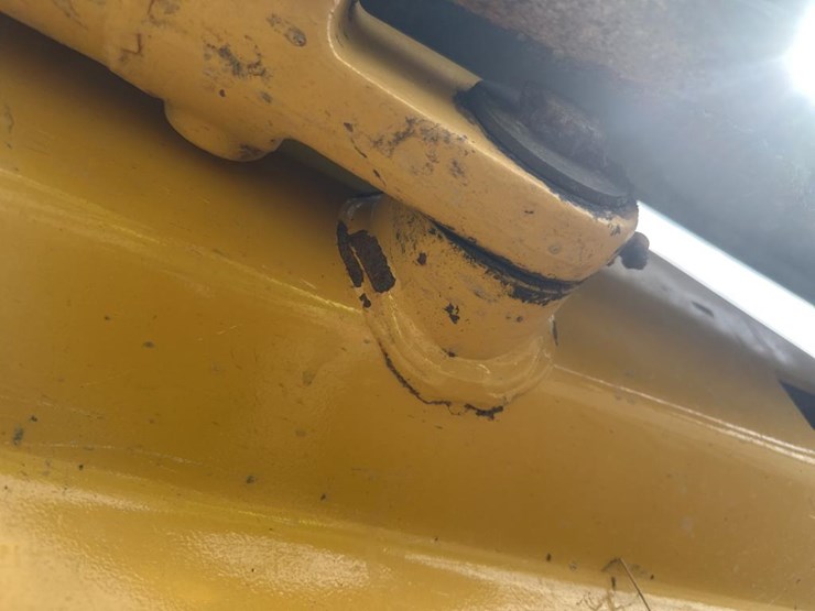 2014-deere-326e-image-21