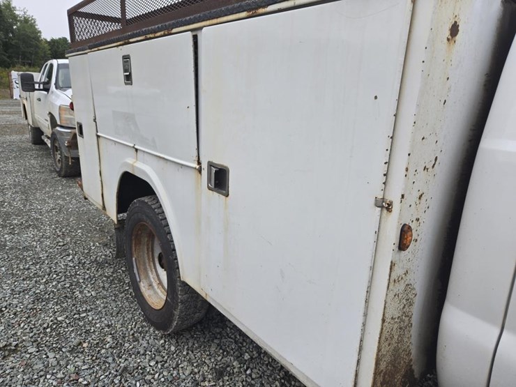 2011-ford-f550-image-22