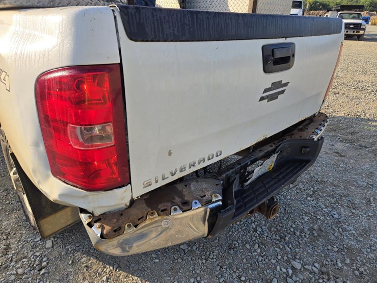 2012-chevrolet-silverado-2500-image-27