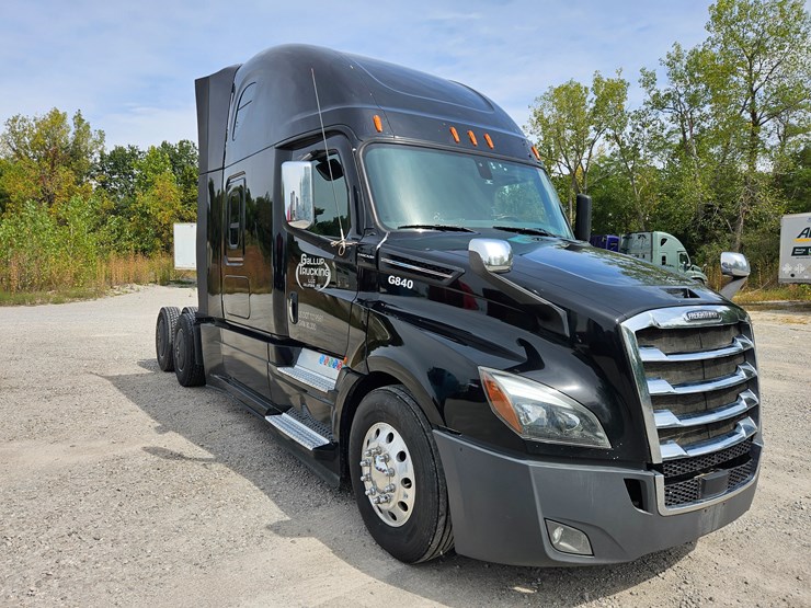 2018-freightliner-cascadia-126-image-27