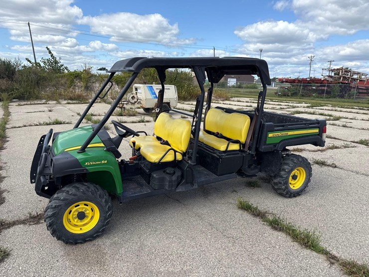 2018-john-deere-gator-image-1