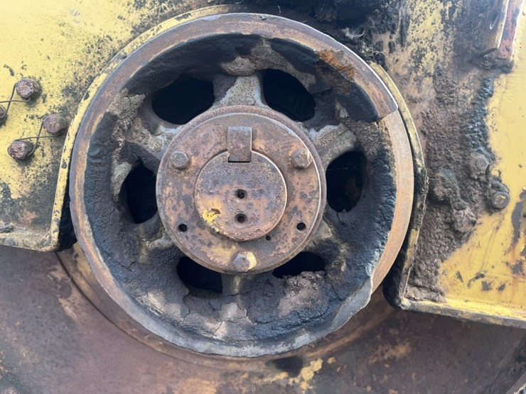 #1572-•-approx-66"x48“-bros-roller-compactor-image-8