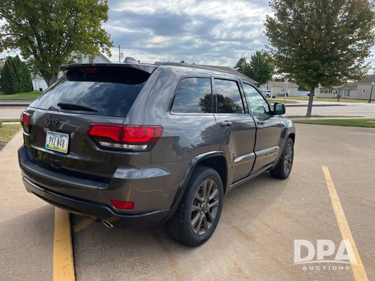 2016-jeep-grand-cherokee-image-6