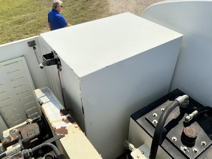 2020-peterbilt-337-image-86