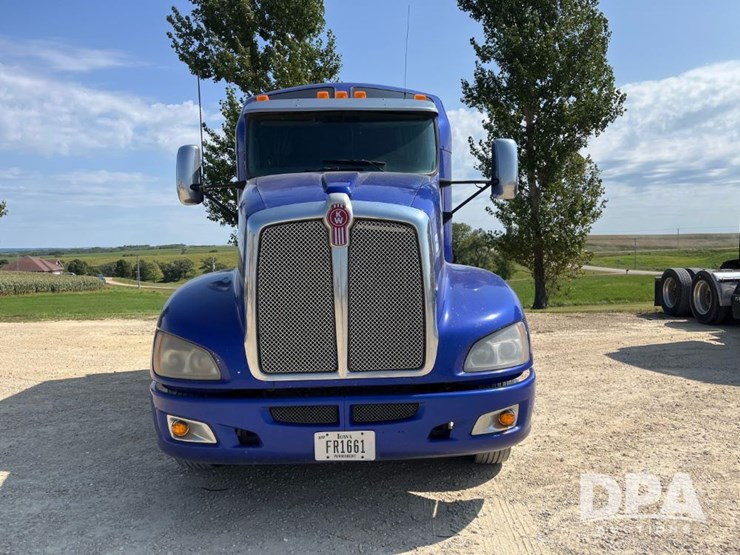 2013-kenworth-t660-image-3