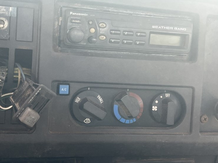 #2688-•-1998-navistar-2674-6x4-day-cab-truck-tractor-image-65
