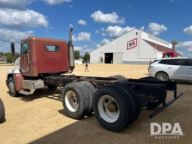 1991-freightliner-truck-(jn2955,-unit-758)-image-15