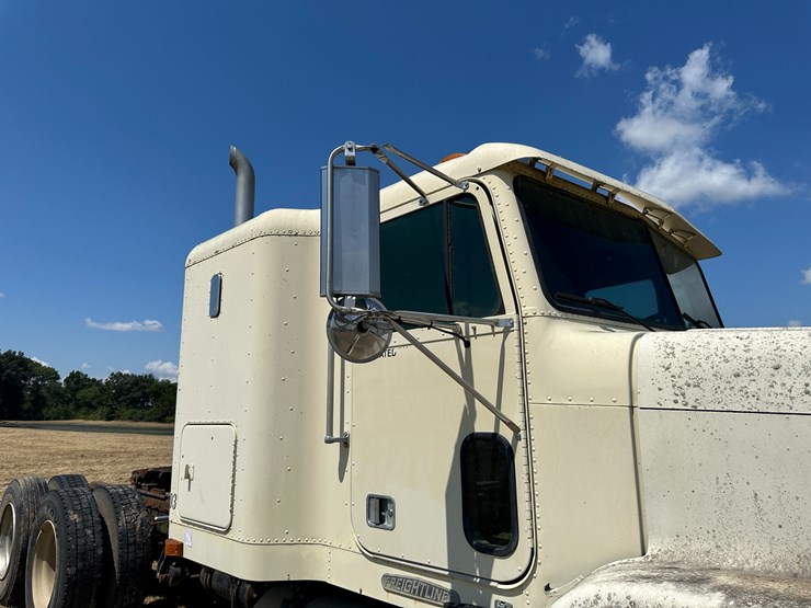 #32186-•-inop-1996-freightliner-usf-1e-t/a-sleeper-truck-tractor-vin:-1fuyddyb0tp728989-image-37