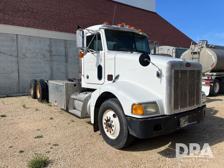 2000-peterbilt-385-image-3
