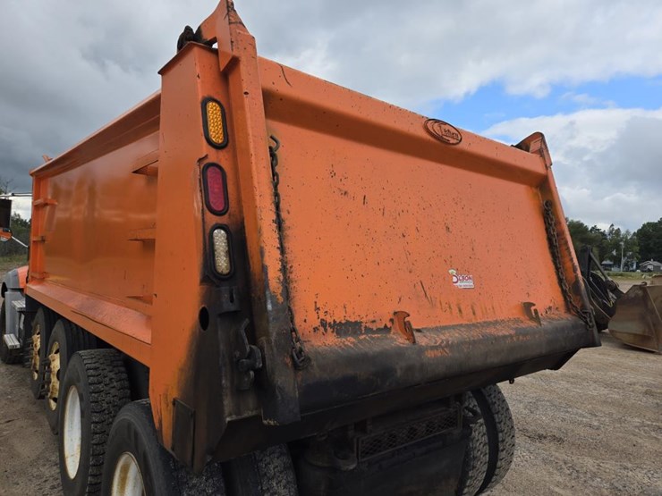 2015-mack-granite-gu813-image-37