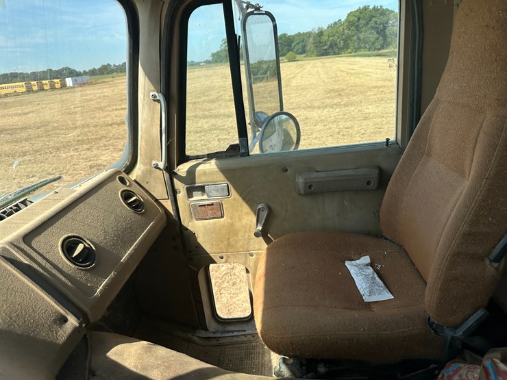 #32159-•-1984-international-co9670-sleeper-truck-tractor-vin:-1hsrdjwr0ehb13117-image-68