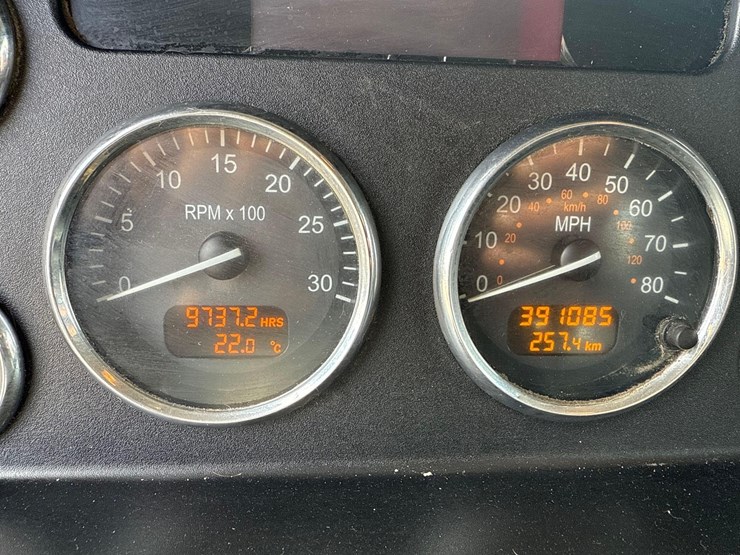 2014-peterbilt-337-image-27