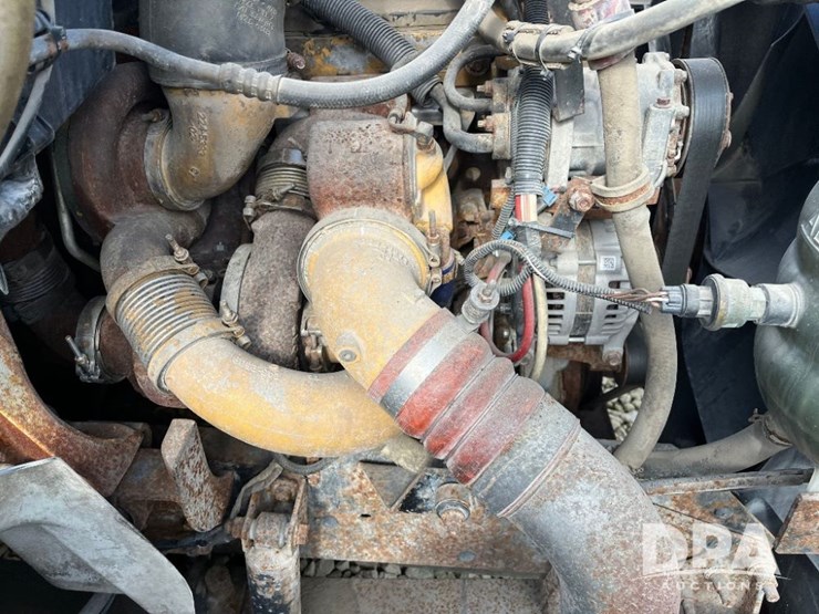 2005-caterpillar-10-image-78