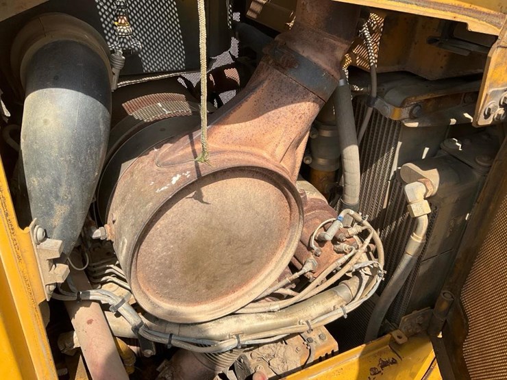 2012-caterpillar-d6t-lgp-image-40