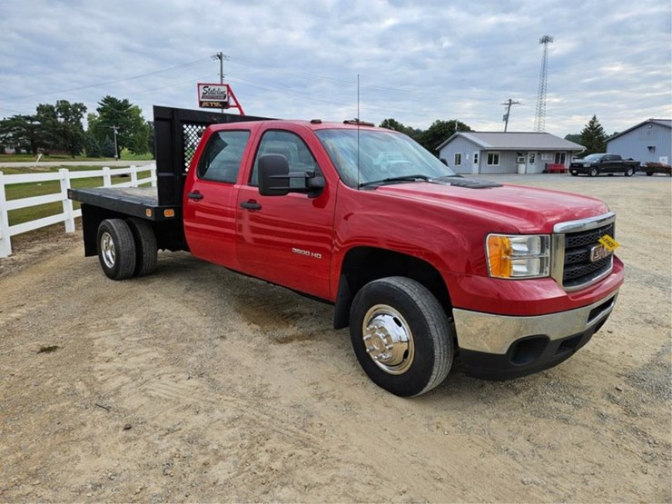 2013-chevrolet-3500hd-image-7