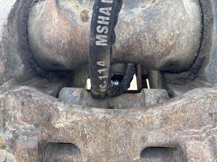 2014-deere-380g-lc-image-58