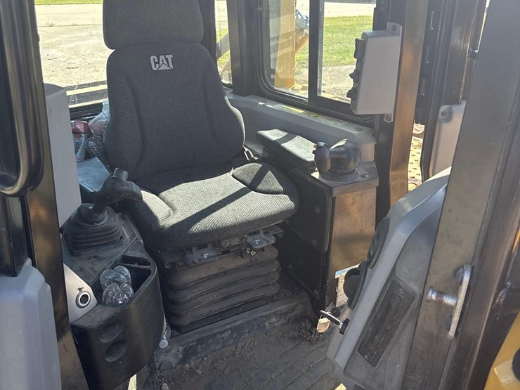 caterpillar-d6t-xw-image-19