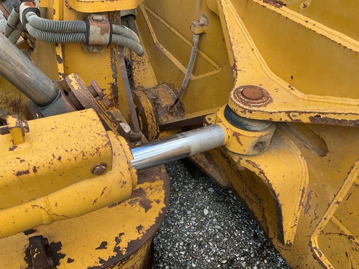 2012-caterpillar-d6t-lgp-image-13