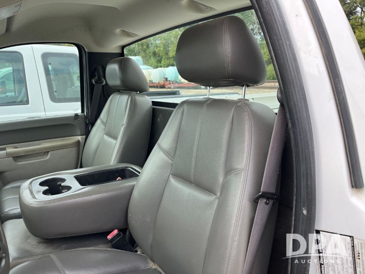 2012-gmc-3500hd-image-37