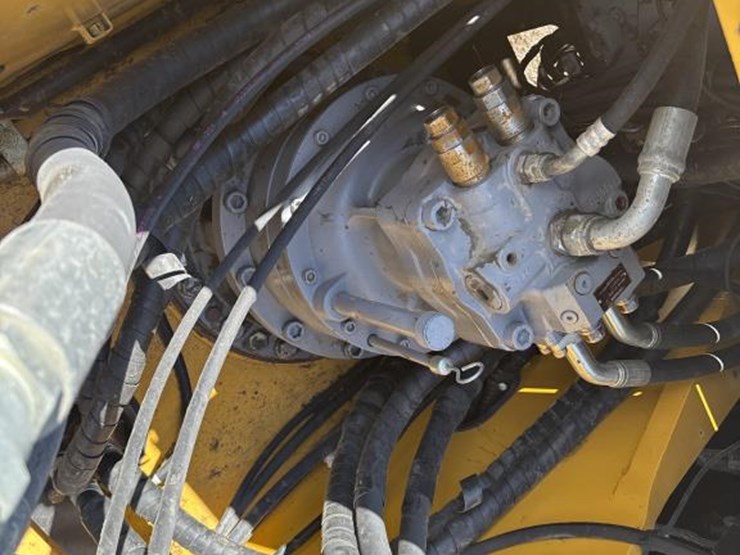 2014-deere-380g-lc-image-25