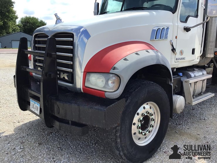 2012-mack-granite-gu713-image-17
