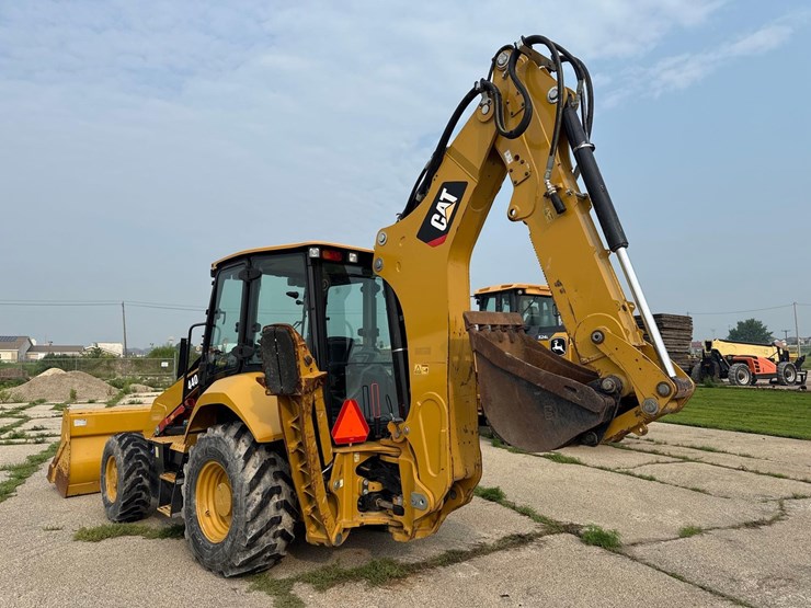 2019-caterpillar-440-image-4
