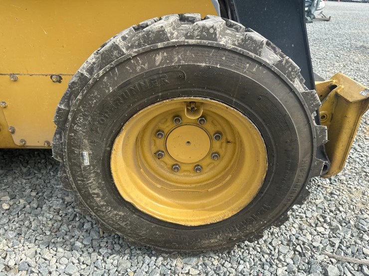 2014-deere-326e-image-57